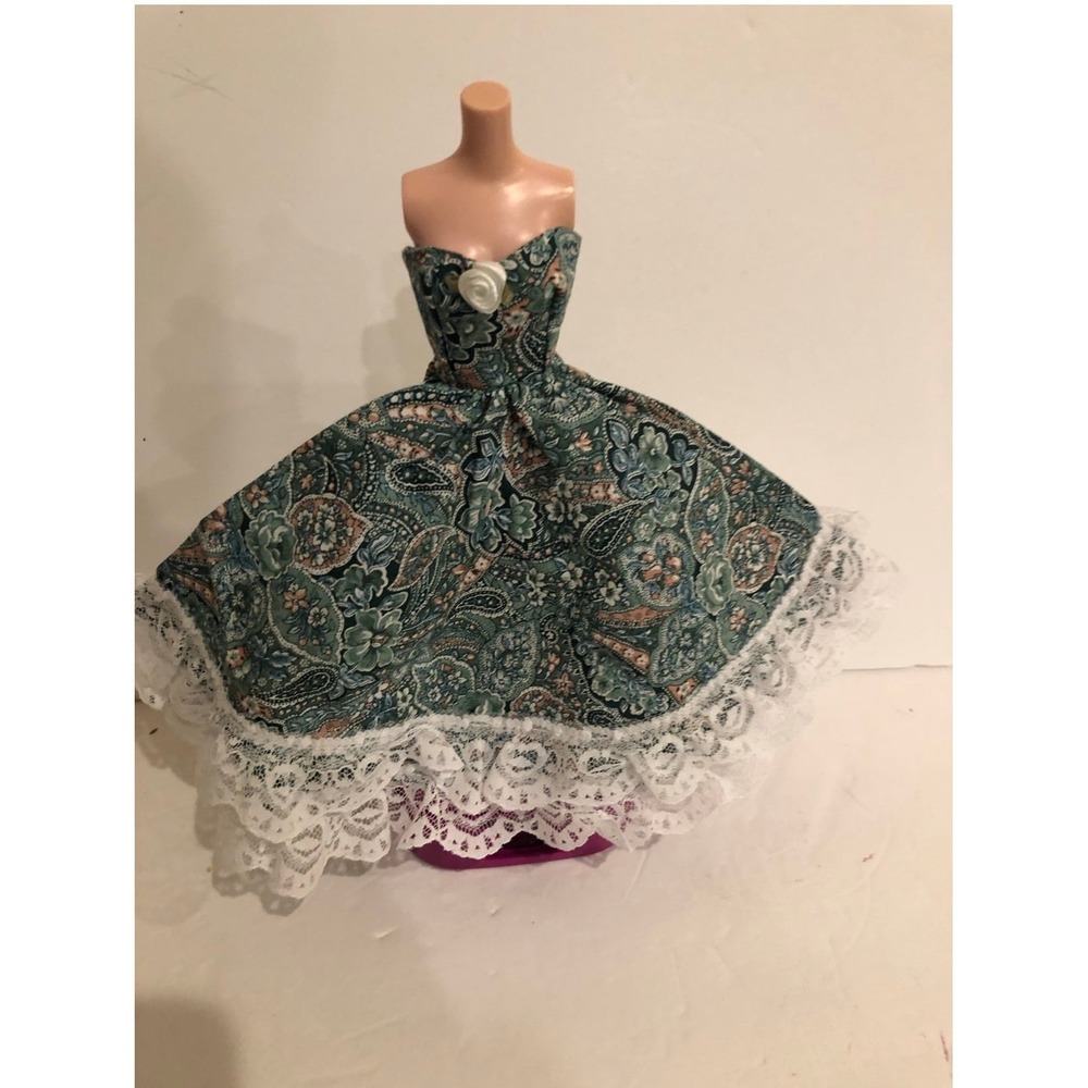 Green Paisley And lace trim dress for Barbie doll - Picture 2 of 3